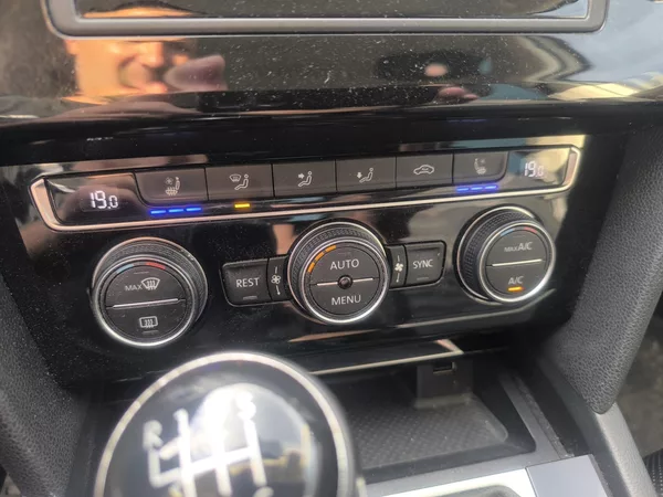 Volkswagen Passat 2.0TDI,95TKM,MAX VÝBAVA,MASÁŽE - foto 10