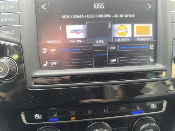 Volkswagen Passat 2.0TDI,95TKM,MAX VÝBAVA,MASÁŽE - foto 13