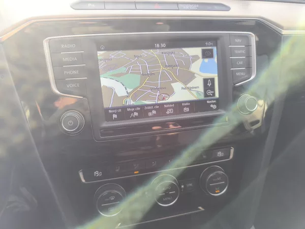 Volkswagen Passat 2.0TDI,95TKM,MAX VÝBAVA,MASÁŽE - foto 14