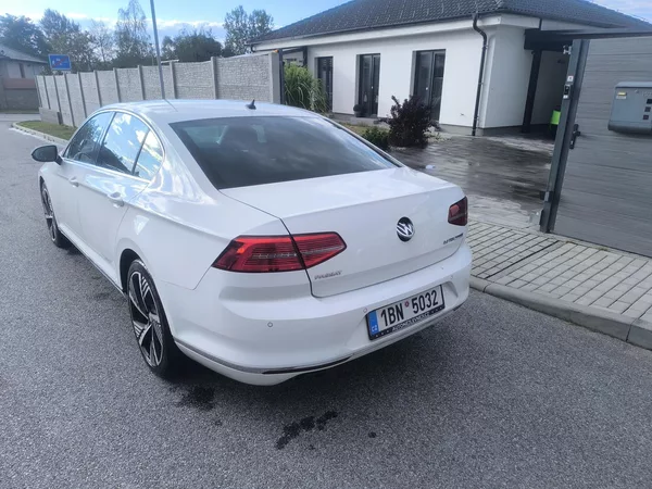 Volkswagen Passat 2.0TDI,95TKM,MAX VÝBAVA,MASÁŽE - foto 2