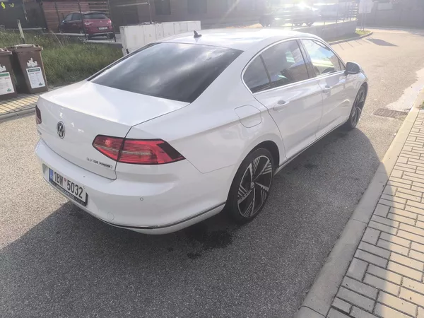 Volkswagen Passat 2.0TDI,95TKM,MAX VÝBAVA,MASÁŽE - foto 3