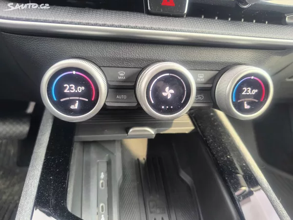 Škoda Superb -DPH,KRÁSNÝ,CZ,VÝBAVA,MASÁŽE - foto 17
