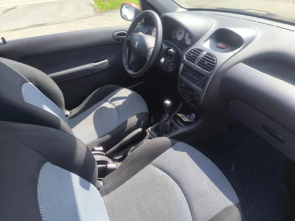 Peugeot 206 PĚKNÝ,BEZ KOROZE,NOVÁ TK+E - foto 7