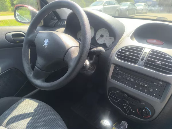 Peugeot 206 PĚKNÝ,BEZ KOROZE,NOVÁ TK+E - foto 8