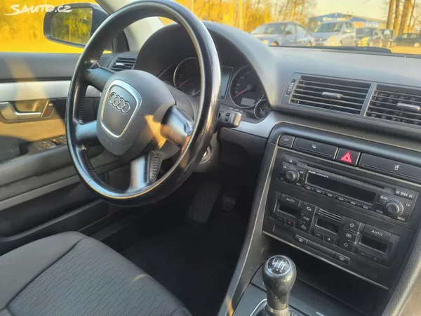 Audi A4 TDI 4X4,135TKM,KRÁSNÁ,SERVISKA - foto 9