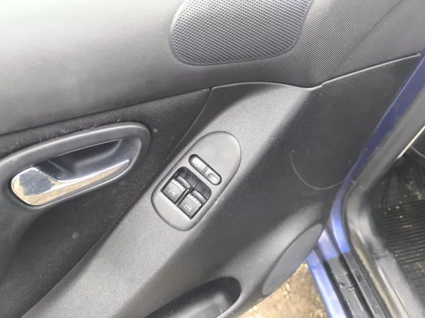 Seat Leon TDI66KW,KRÁSNÝ,110KM, SERVISKA - foto 17