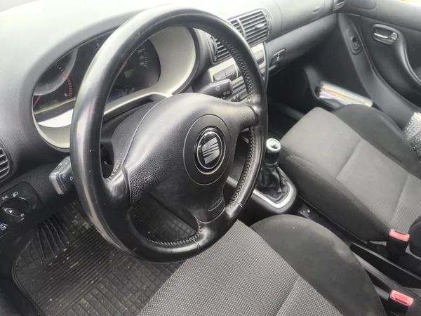 Seat Leon TDI66KW,KRÁSNÝ,110KM, SERVISKA - foto 18