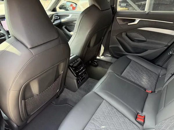 Audi A6 TDI 150kW STR 4X4 S-LINE R21!! - foto 24