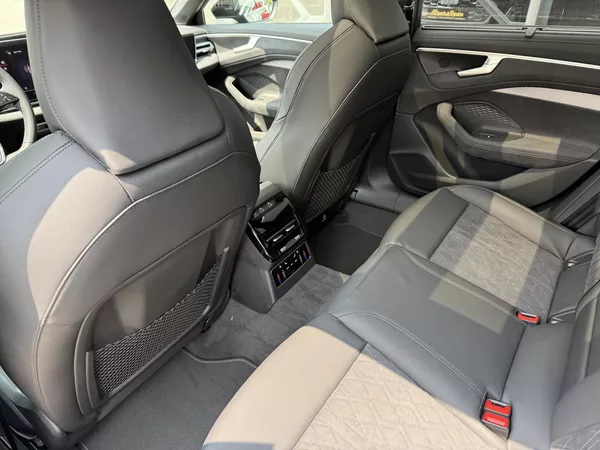 Audi A6 TFSI 270kW 4X4 S-LINE VZDUCH - foto 28