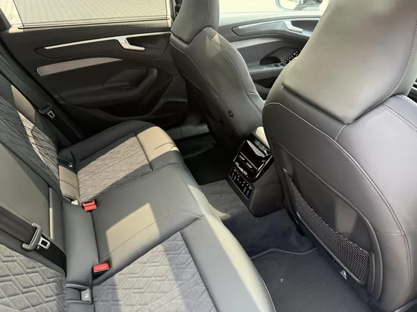 Audi A6 TFSI 270kW 4X4 S-LINE VZDUCH - foto 40