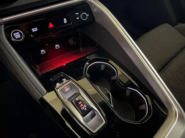 Audi Q5 TDI 150kW 4X4 S-LINE R20 3D!!! - foto 39
