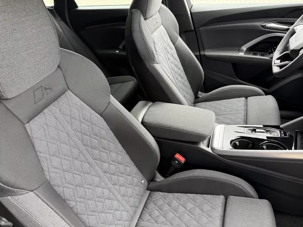 Audi Q5 TFSI 150kW 4X4 S-LINE R20 3D!! - foto 34