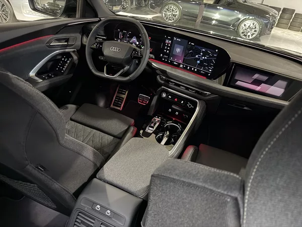 Audi Q5 SB TFSI 150kW 4X4 SLINE R20 3D - foto 28