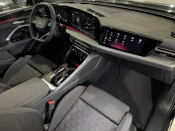 Audi Q5 SB TFSI 150kW 4X4 SLINE R20 3D - foto 32