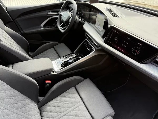 Audi Q5 SB TDI 150kW 4X4 S-LINE R20 3D - foto 36