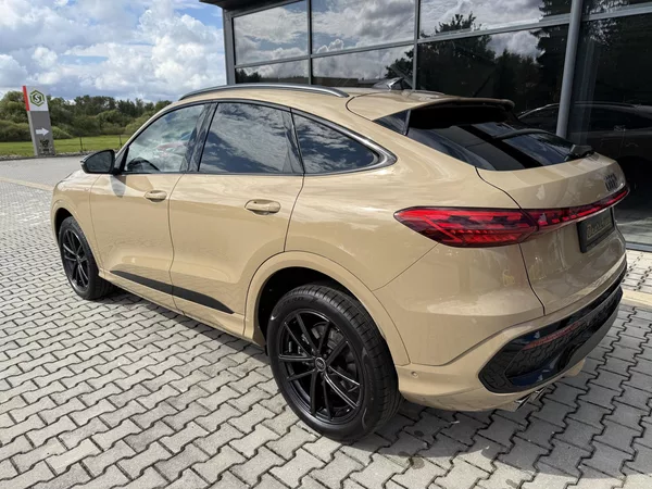 Audi Q5 SB TDI 150kW 4X4 S-LINE R20 3D - foto 6