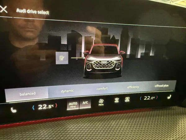 Audi Q5 SB TDI 150kW 4X4 S-LINE R20 3D - foto 62
