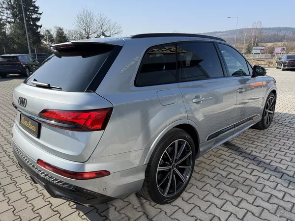 Audi Q7 50TDI 210kW S-LINE 7MÍST NZN!! - foto 12