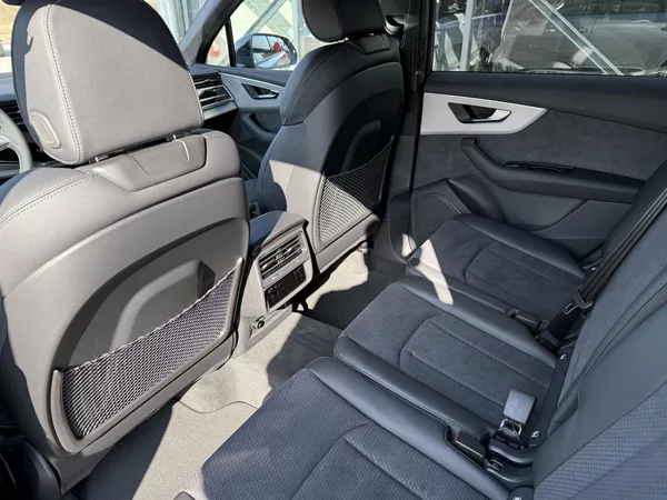 Audi Q7 50TDI 210kW S-LINE 7MÍST NZN!! - foto 26