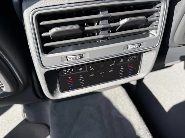 Audi Q7 50TDI 210kW S-LINE 7MÍST NZN!! - foto 29