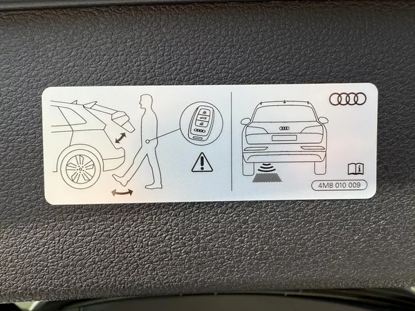 Audi Q7 50TDI 210kW S-LINE 7MÍST NZN!! - foto 33