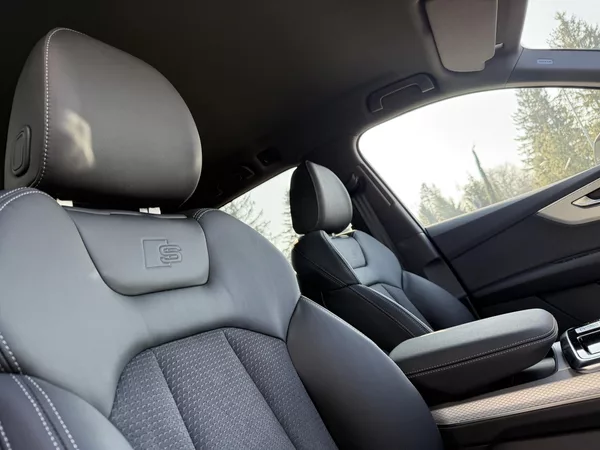 Audi Q7 50TDI 210kW S-LINE 7MÍST NZN!! - foto 39