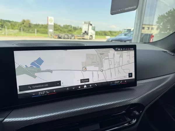 BMW Řada 3 330i XDRIVE 180kW M-PAKET TOP! - foto 36