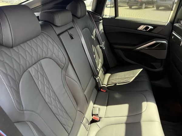 BMW X6 30XD 210kW M-PAKET R22 BLACK!! - foto 36