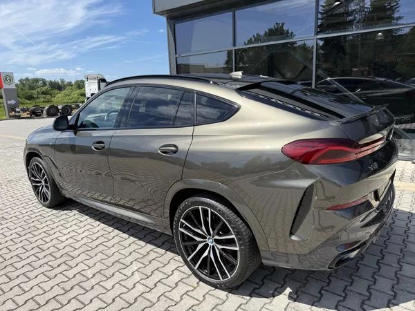 BMW X6 30XD 210kW M-PAKET R22 BLACK!! - foto 6