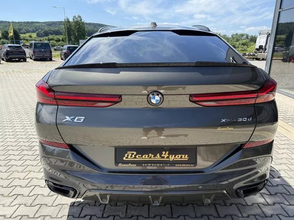 BMW X6 30XD 210kW M-PAKET R22 BLACK!! - foto 9