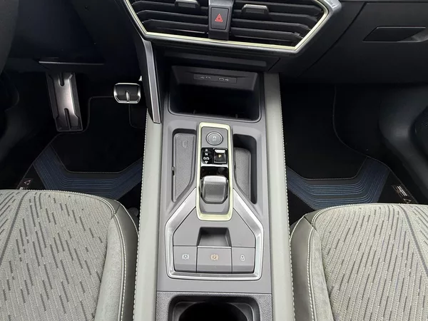 Cupra Formentor 2.0TDI TRIBE 150k DSG ZÁRUKA 5 - foto 17