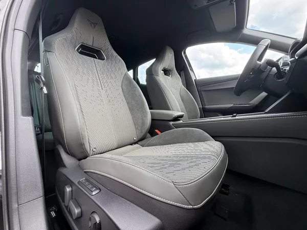 Cupra Formentor 2.0TDI TRIBE 150k DSG ZÁRUKA 5 - foto 22