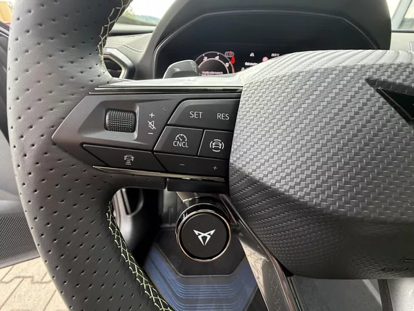 Cupra Formentor 2.0TDI TRIBE 150k DSG ZÁRUKA 5 - foto 35