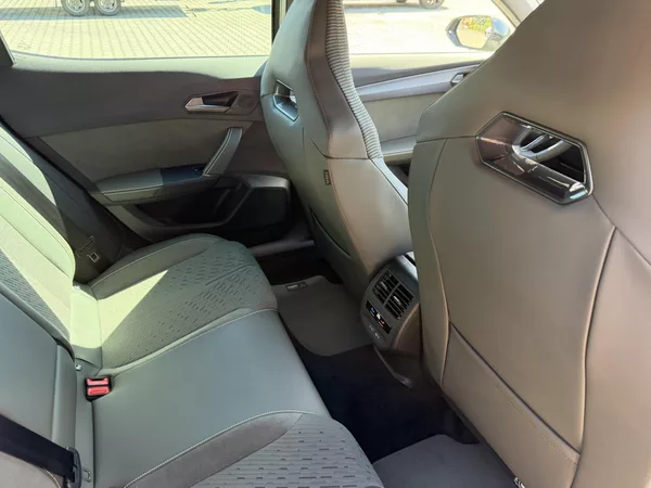 Cupra Formentor 2.0TDI TRIBE 150k DSG ZÁRUKA 5 - foto 29