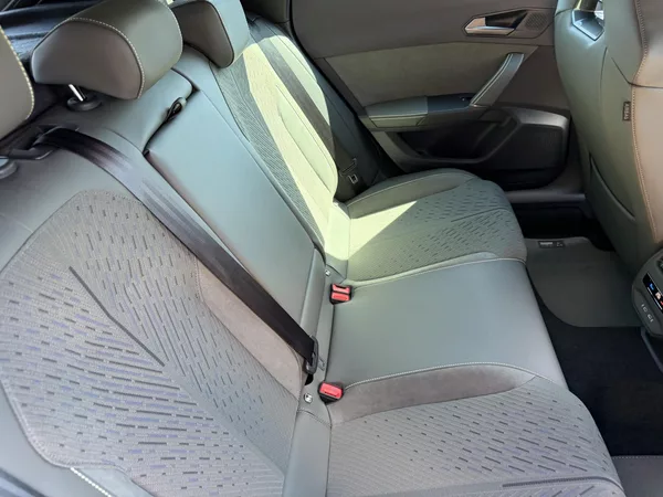 Cupra Formentor 2.0TDI TRIBE 150k DSG ZÁRUKA 5 - foto 30
