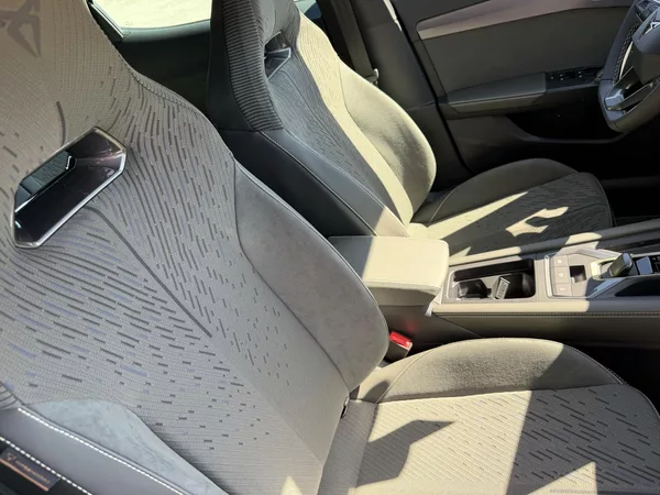 Cupra Formentor 2.0TDI TRIBE 150k DSG ZÁRUKA 5 - foto 32