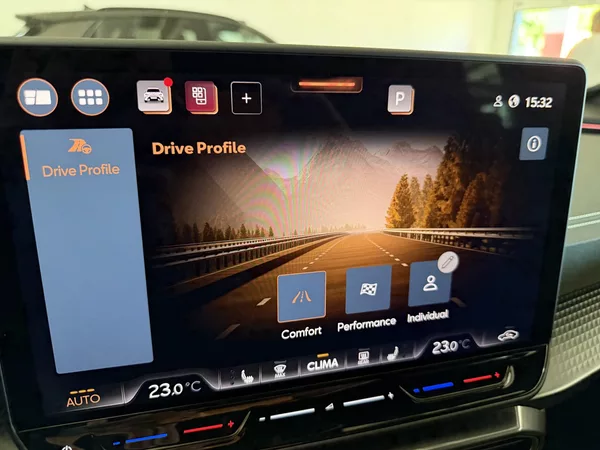 Cupra Formentor 2.0TDI TRIBE 150k DSG ZÁRUKA 5 - foto 43