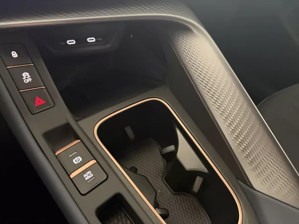 Cupra Terramar 2.0TSI 150kW 4WD R20 NT ZÁR 5L - foto 32