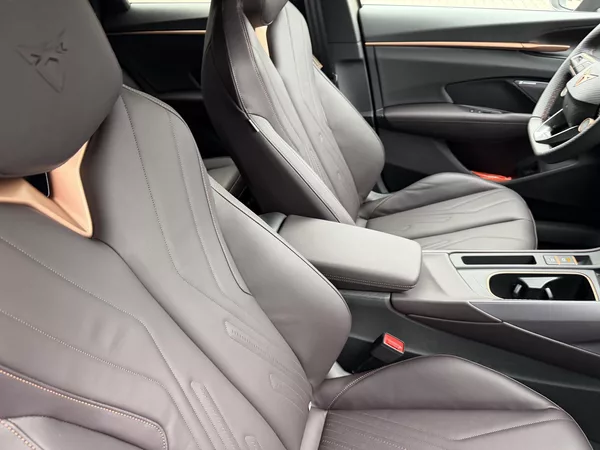 Cupra Terramar 2.0TSI 150kW 4WD R20 NT DCC HD - foto 32