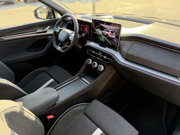 Škoda Kodiaq 2.0TDI 110kW SPORTLINE HUD R19 - foto 34
