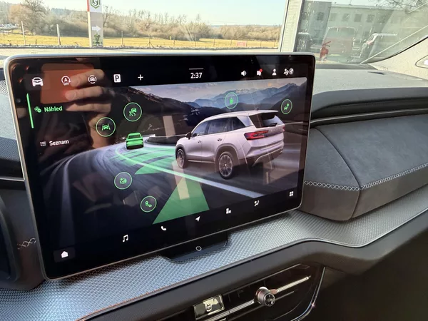 Škoda Kodiaq 2.0TDI 110kW SPORTLINE HUD R19 - foto 41