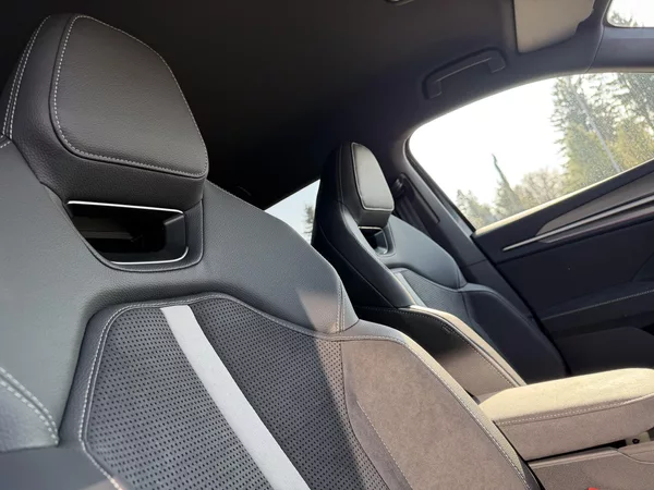 Škoda Kodiaq 2.0TDI 142kW 4X4 SPORT R19 HUD - foto 34
