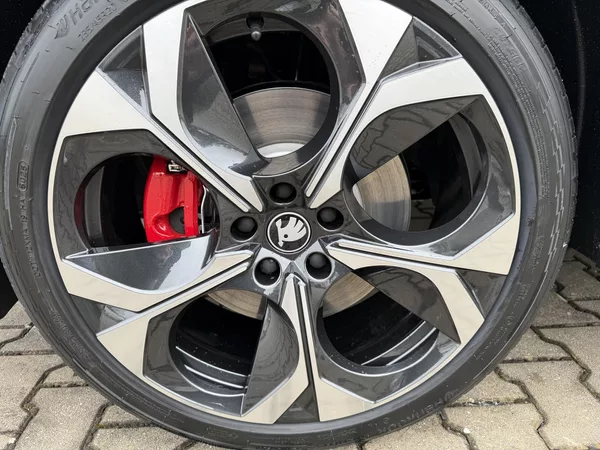 Škoda Kodiaq RS 2.0TSI 195kW 4X4 DCC NT HUD - foto 18