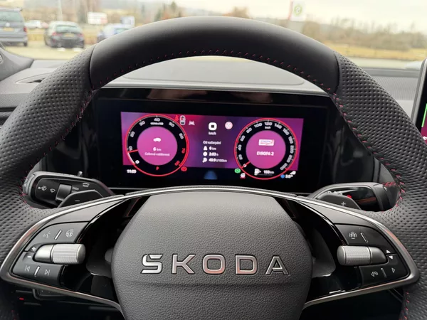 Škoda Kodiaq RS 2.0TSI 195kW 4X4 DCC NT HUD - foto 36