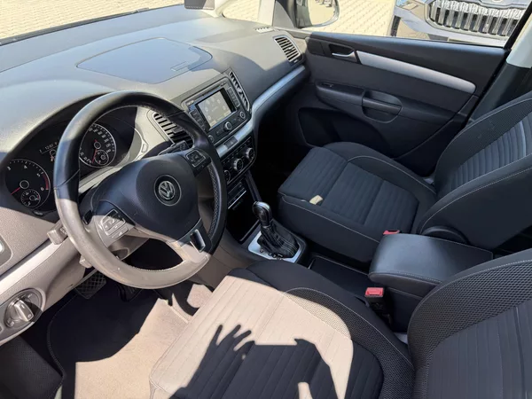 Volkswagen Sharan 2.0TDI 103kW DSG 7M EL. DVĚŘE - foto 19