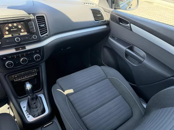 Volkswagen Sharan 2.0TDI 103kW DSG 7M EL. DVĚŘE - foto 23