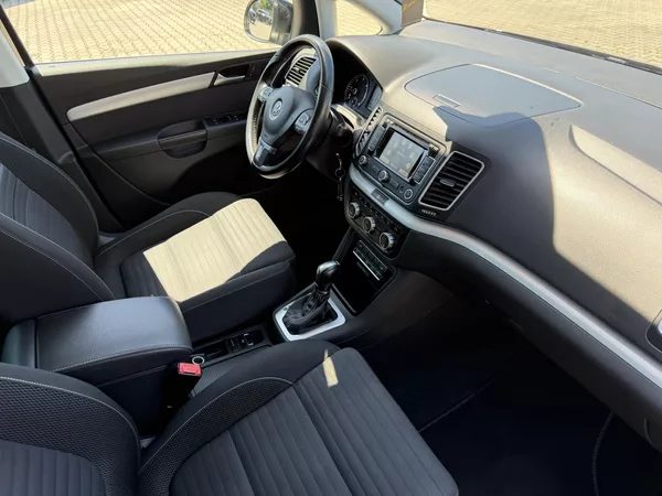 Volkswagen Sharan 2.0TDI 103kW DSG 7M EL. DVĚŘE - foto 30