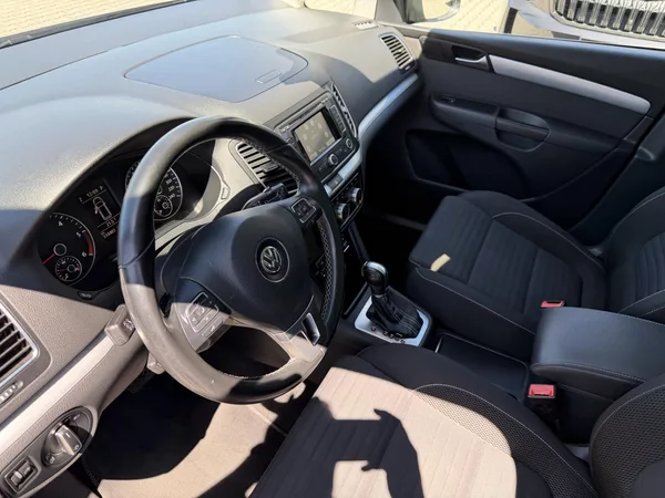 Volkswagen Sharan 2.0TDI 103kW DSG 7M EL. DVĚŘE - foto 32