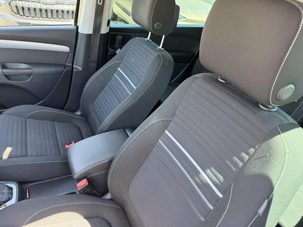 Volkswagen Sharan 2.0TDI 103kW DSG 7M EL. DVĚŘE - foto 33