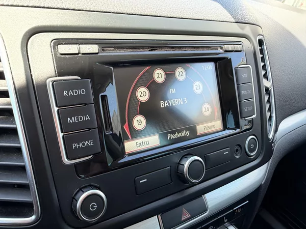 Volkswagen Sharan 2.0TDI 103kW DSG 7M EL. DVĚŘE - foto 36